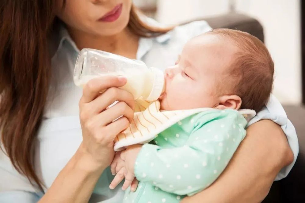 如何正确给婴儿冲奶粉