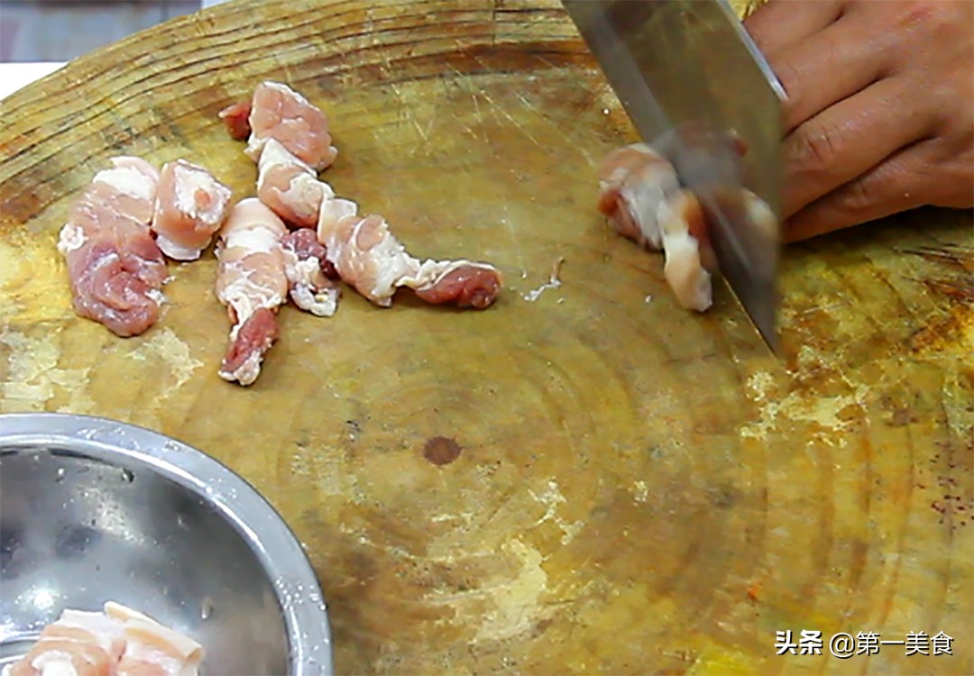 长豆角怎么炒好吃（分享一道美极长豆角的家常做法）
