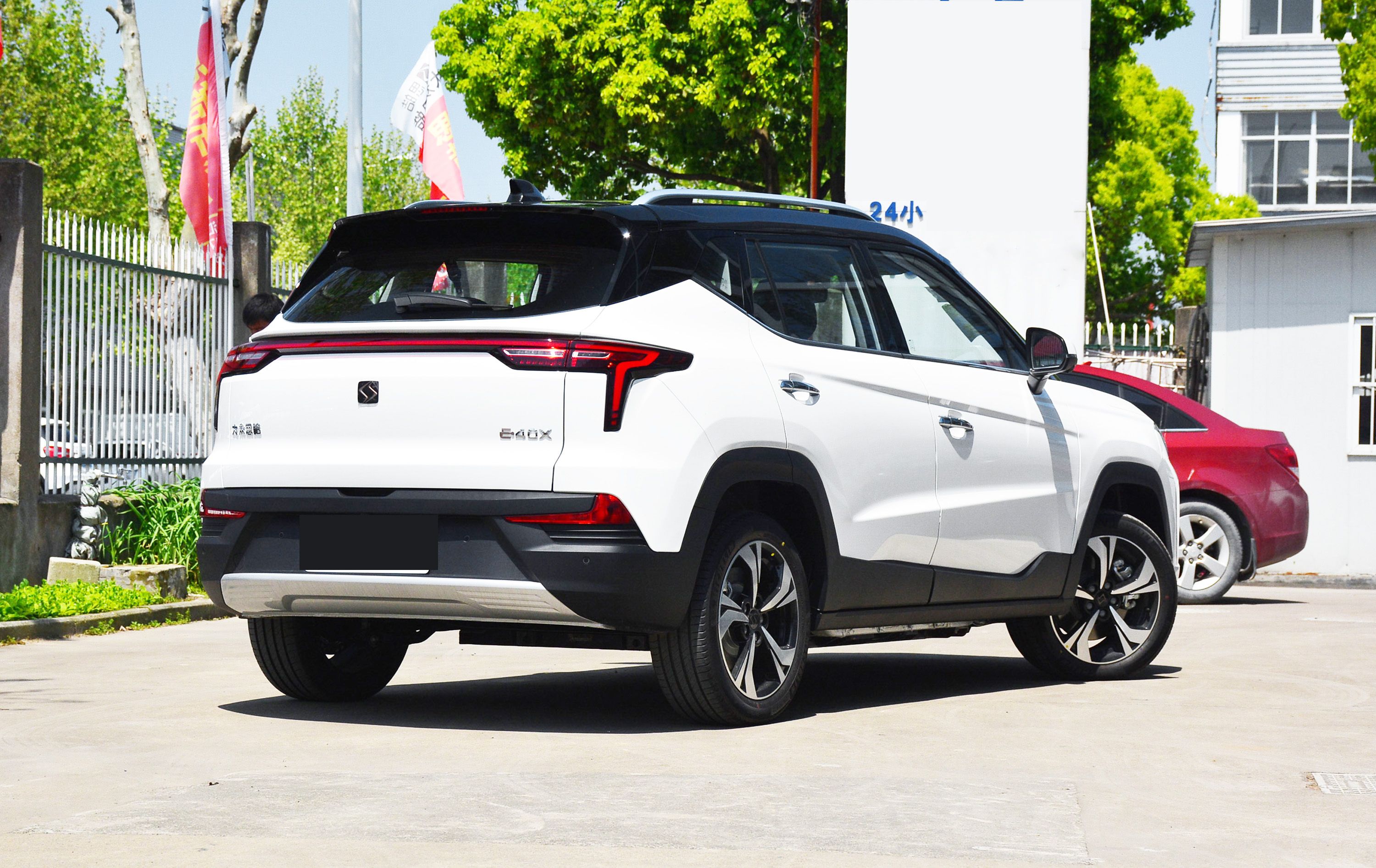 大众思皓e40x纯电suv上市,nedc续航达到502km_太平洋号