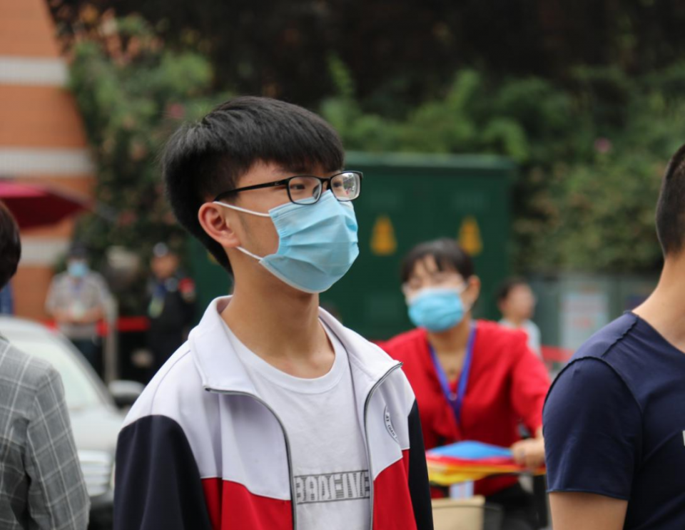 迁安高考第一天，来看考场外的众生态