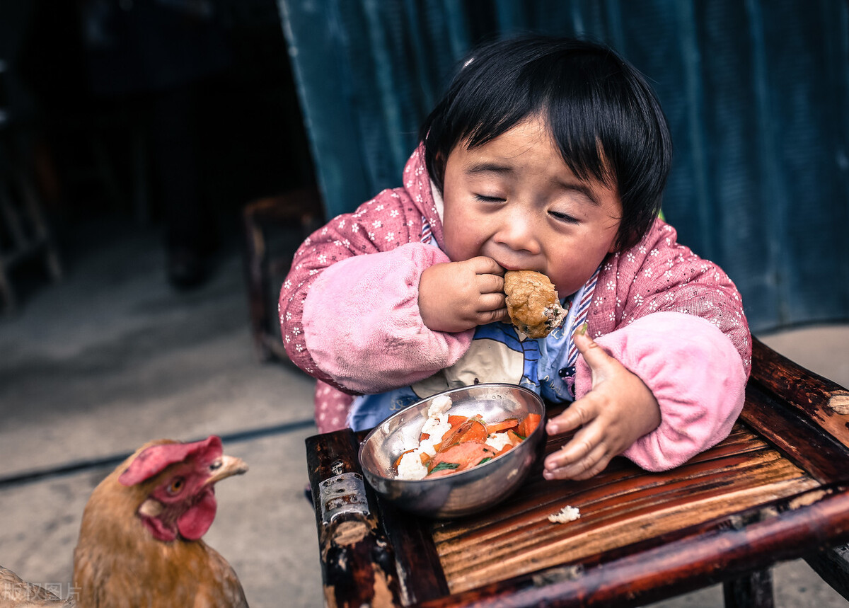 今起，村干部多了1个任务，三胎放开，怎么鼓励农村人“多生”？