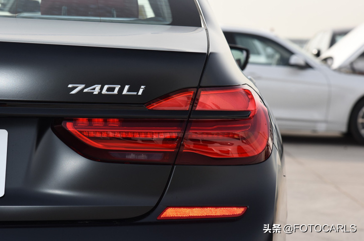 宝马7系最帅的版本，740Li xDrive黑焰版实拍，这霸气需要127.8万