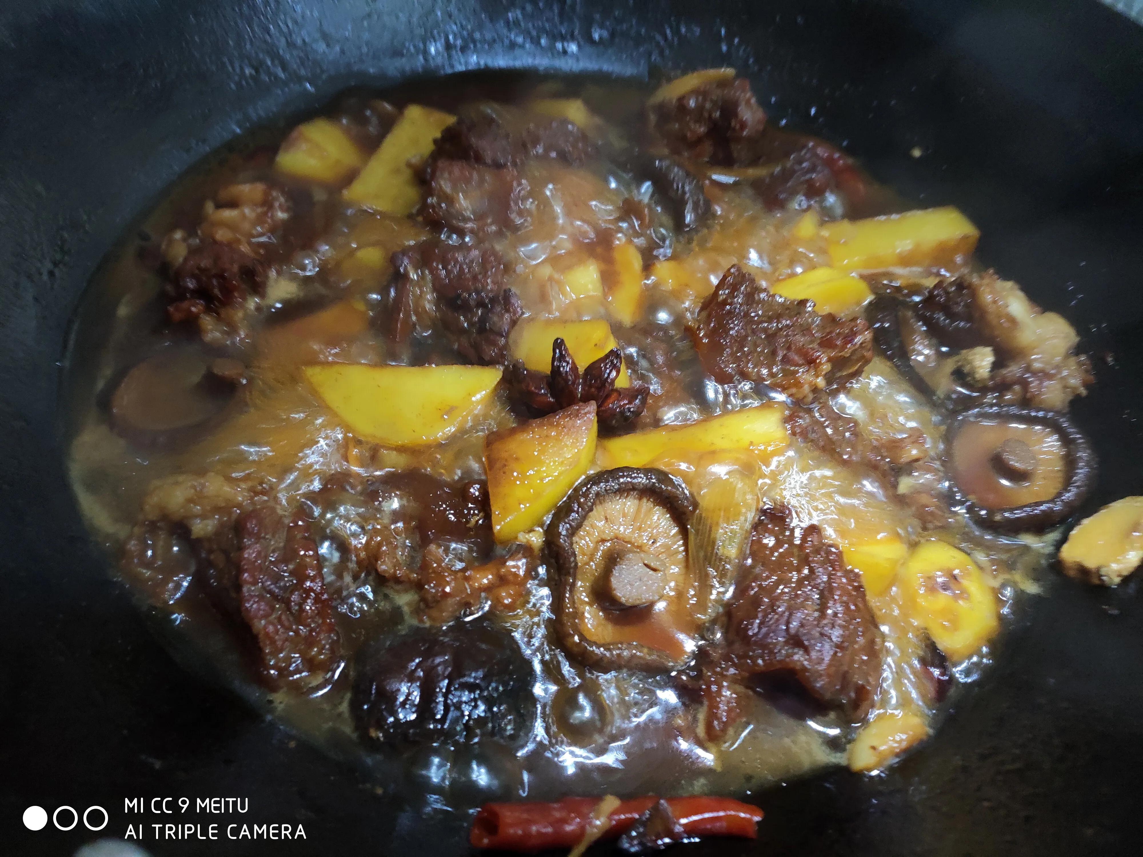 传统名菜红烧牛肉软烂鲜香、汤汁醇厚，教你咋做入味，年夜饭必备