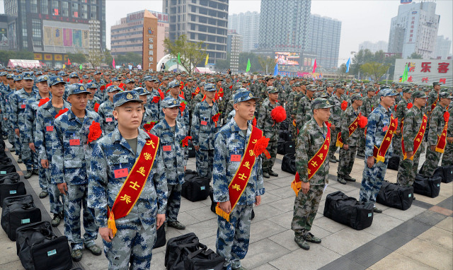 大学毕业去当兵，不仅考军校和转士官有优势，还有3方面，望周知