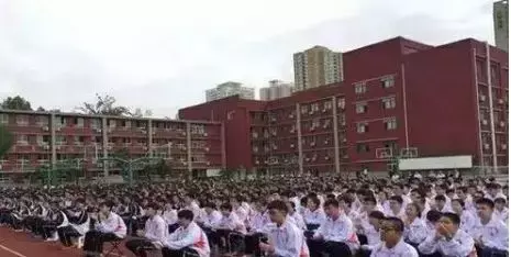 开学季！西安市52所中学校服大PK，比比谁家的最好看？