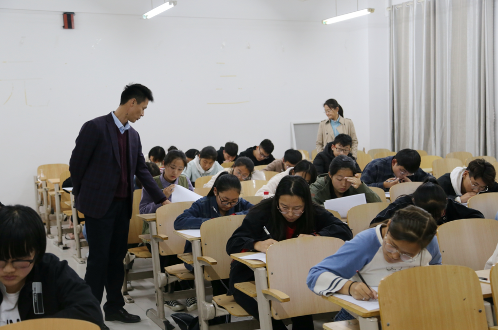 国内“考试难度”排行榜，高考竟无缘榜首，考研意外垫底