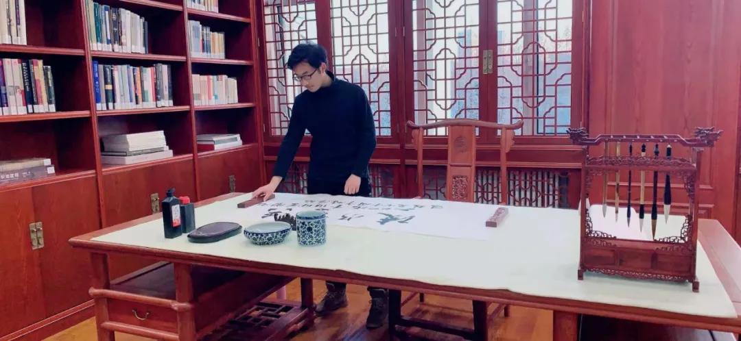 近半必修课95+，专业第一，连续两年国奖……他是邢增良