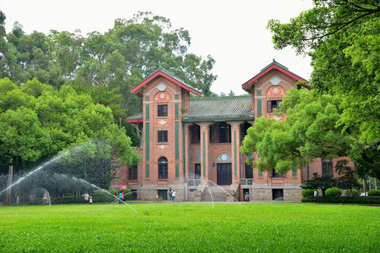 国内那些风景如画的大学，上学好似“度假”，书香与美景并存