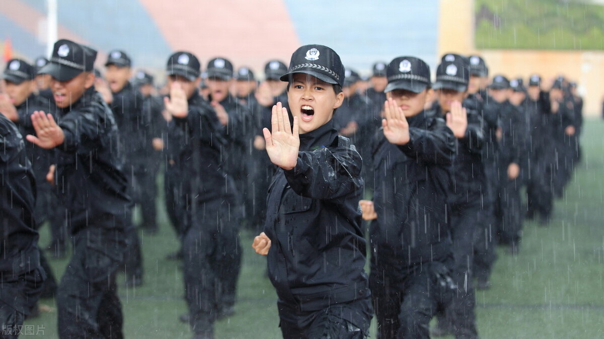 初中毕业生报考中专警校值不值？中专警校包分配，毕业当警察吗？