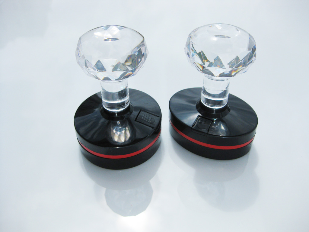 一个公司可以刻多套章吗？发票可以盖财务专用章或公章吗？