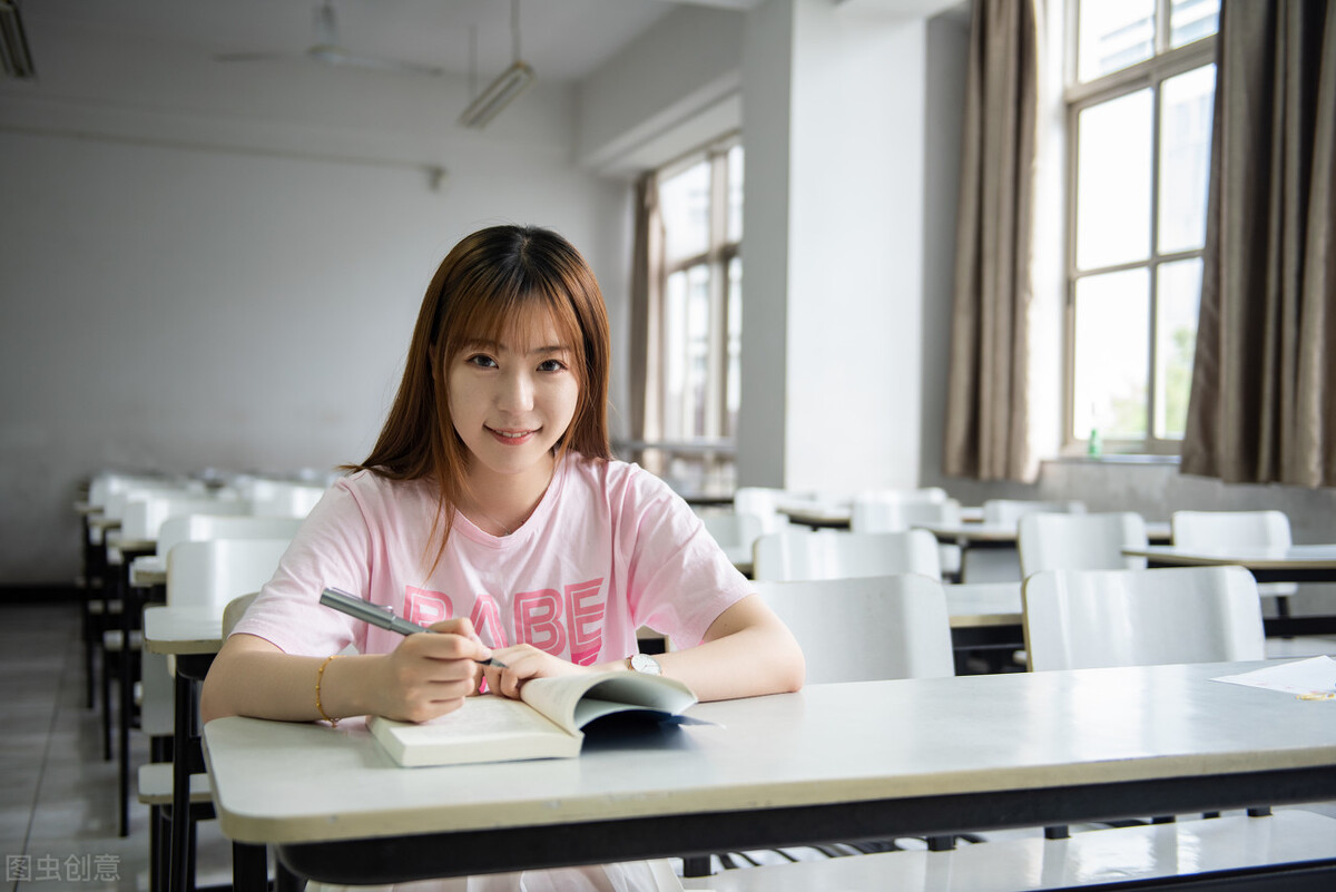 22考研！12所“自划线”院校“复试分数线”汇总