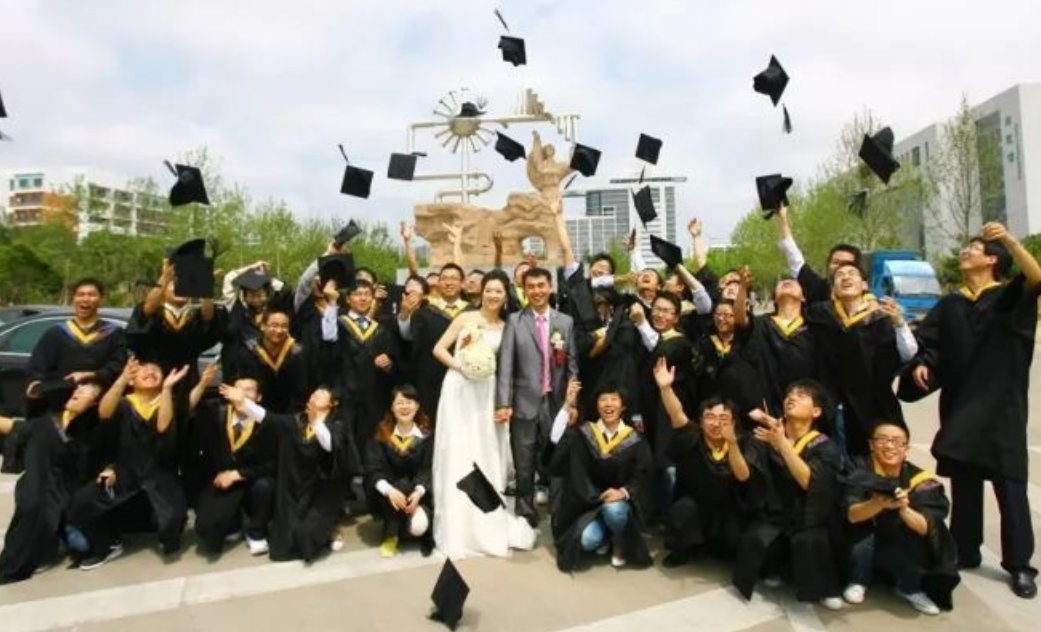 南开大学宿舍有多“开放”？可自选室友就算了，18对夫妻在校同住