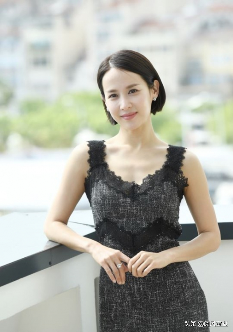 以前在海外剧场最受欢迎的女演员，49岁还没结婚，喝了之后怎么办？