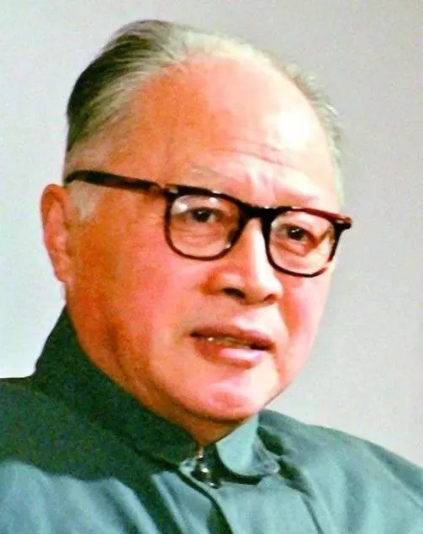 1964��10��13�գ��ҹ���һ��ԭ�ӵ���ըǰ���죬����г����˹���