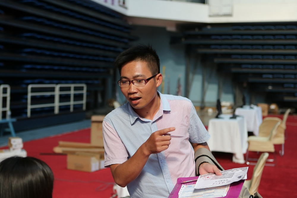 “高考疯子”复读12年，为2万奖金从“211”退学，今年他又来了…