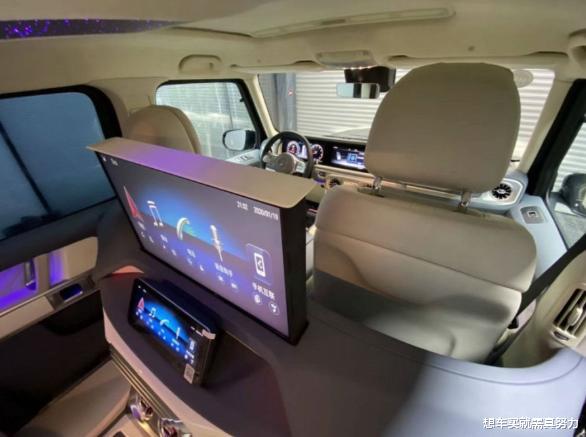 车商450万进来一辆5.98米奔驰G550, 大半年也没卖出去, 坦言亏本