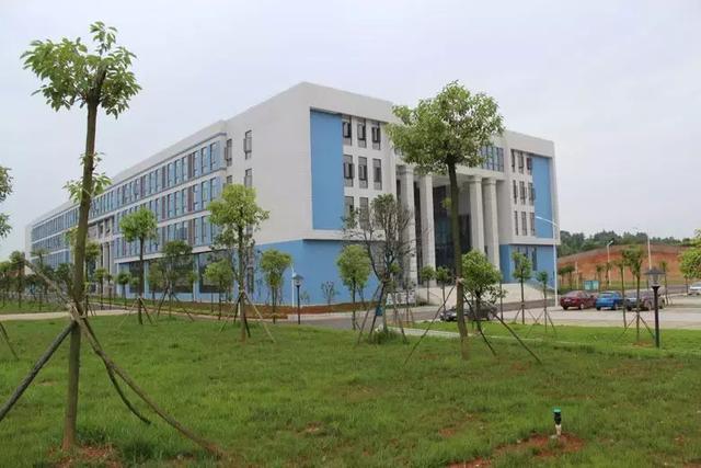 李书福旗下的五所大学