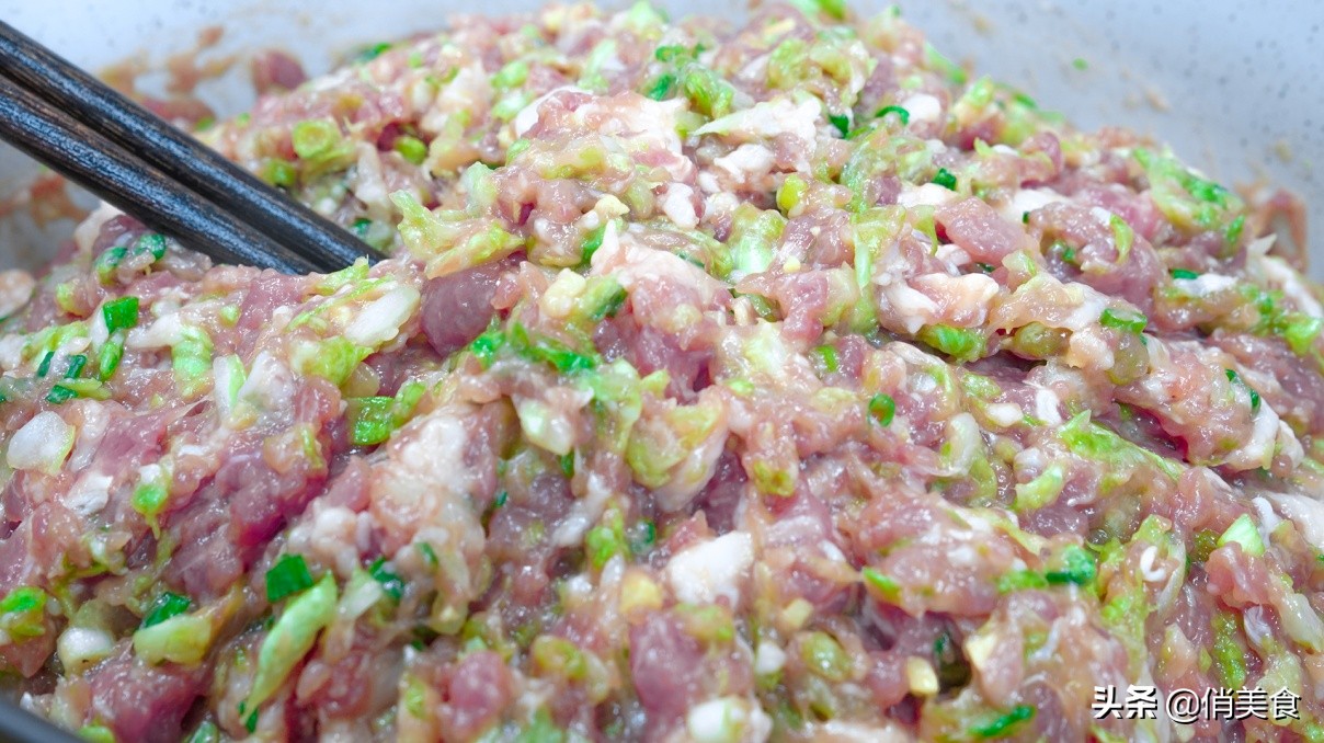 饺子馆不外传的白菜猪肉馅做法，不腥，不腻，鲜嫩多汁真好吃