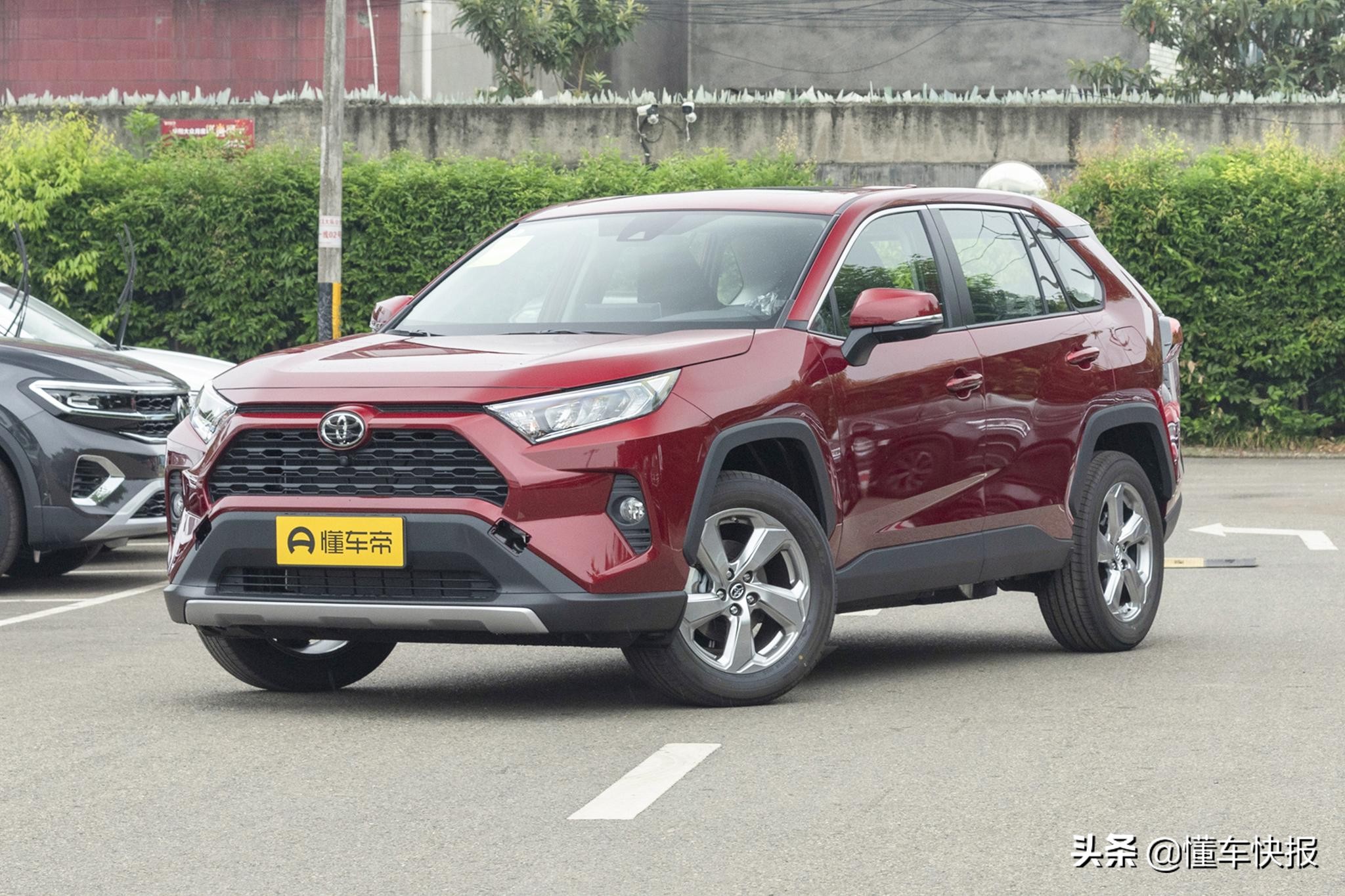 第五代途胜L对比丰田RAV4荣放，谁才是合资SUV的优等生？