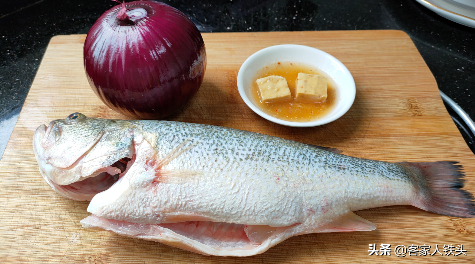天冷吃鱼别煎炸，试试一个懒人做法，6分钟出锅，好吃不腥口感滑