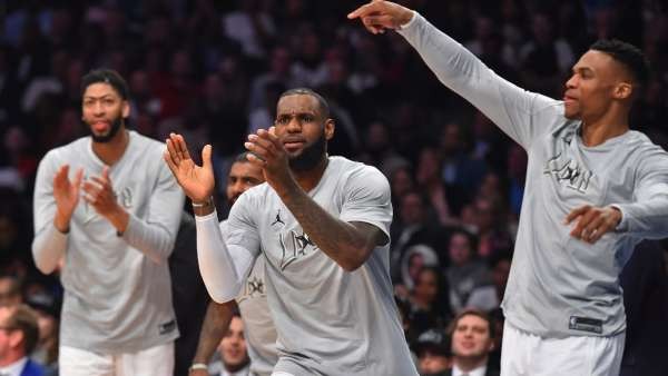 新的王者！美媒盘点NBA新赛季最强三巨头排行榜：湖人被看衰