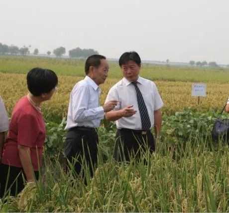 “把先生未竟的事业发扬光大！”