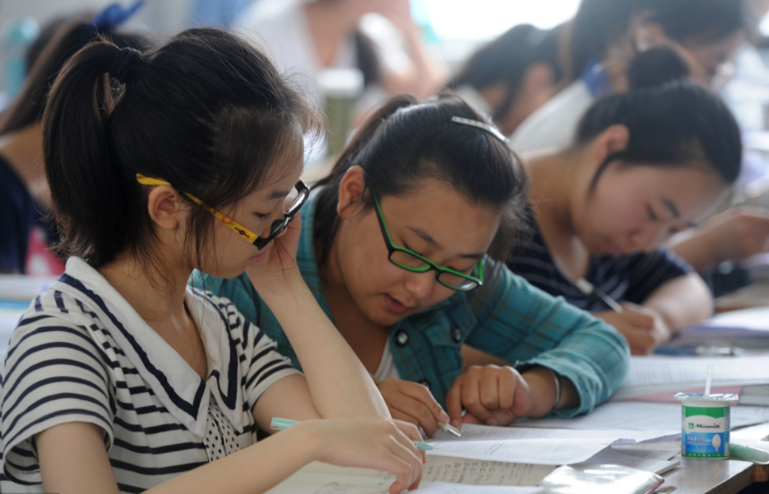 “双减”政策落地，民办和公办学校差距截然不同，选错悔不当初