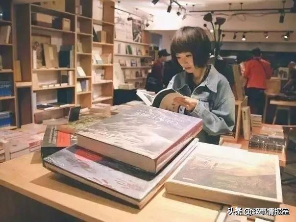 陈鲁豫与美国丈夫结婚4年，为什么最后二婚嫁给了初恋男友朱雷？