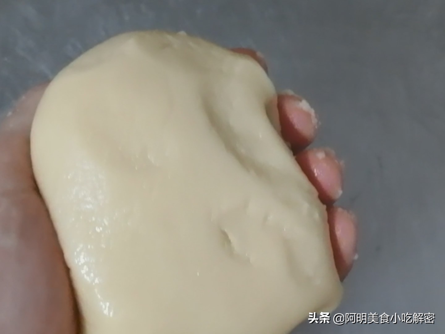 牛舌饼里面是什么馅儿（教你牛舌饼香甜可口的做法）