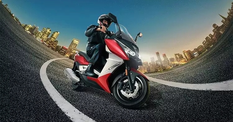 想買個(gè)300cc摩旅定位的踏板車，力刻318怎么樣？還有其他推薦嗎？