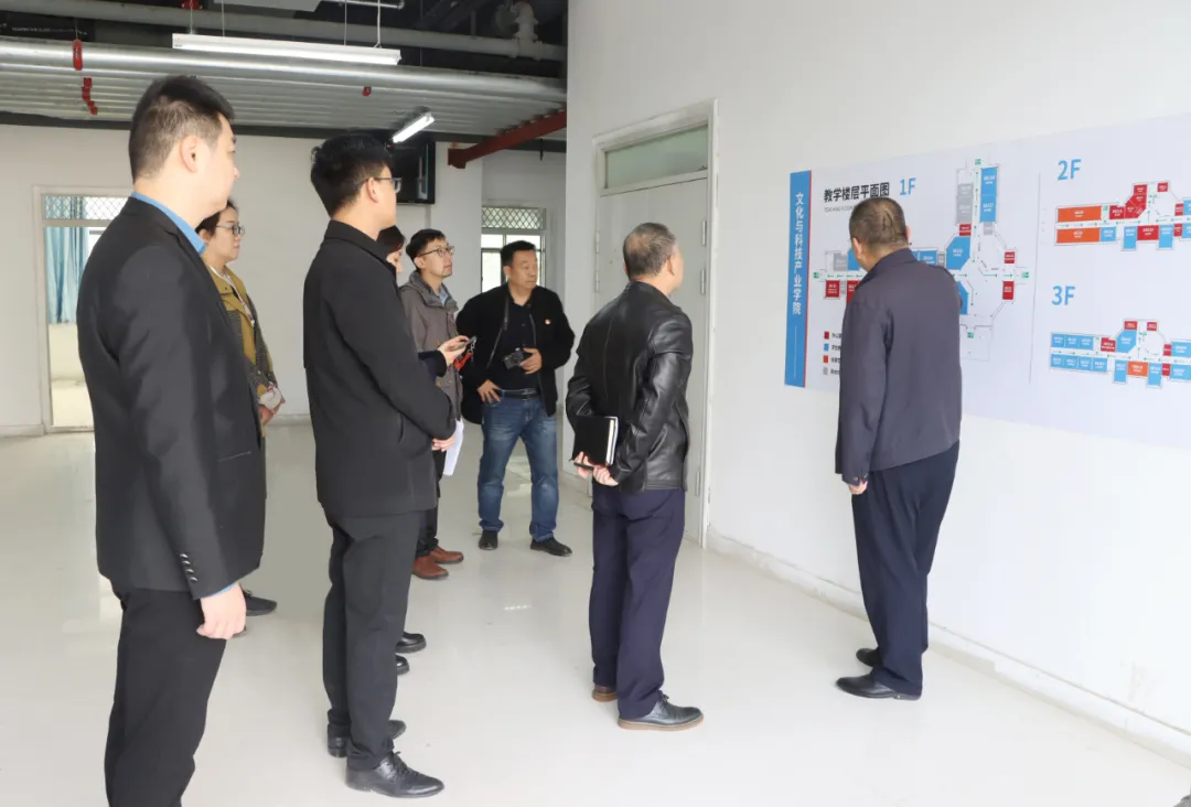 河南艺术职业学院领导到文化与科技产业学院视察