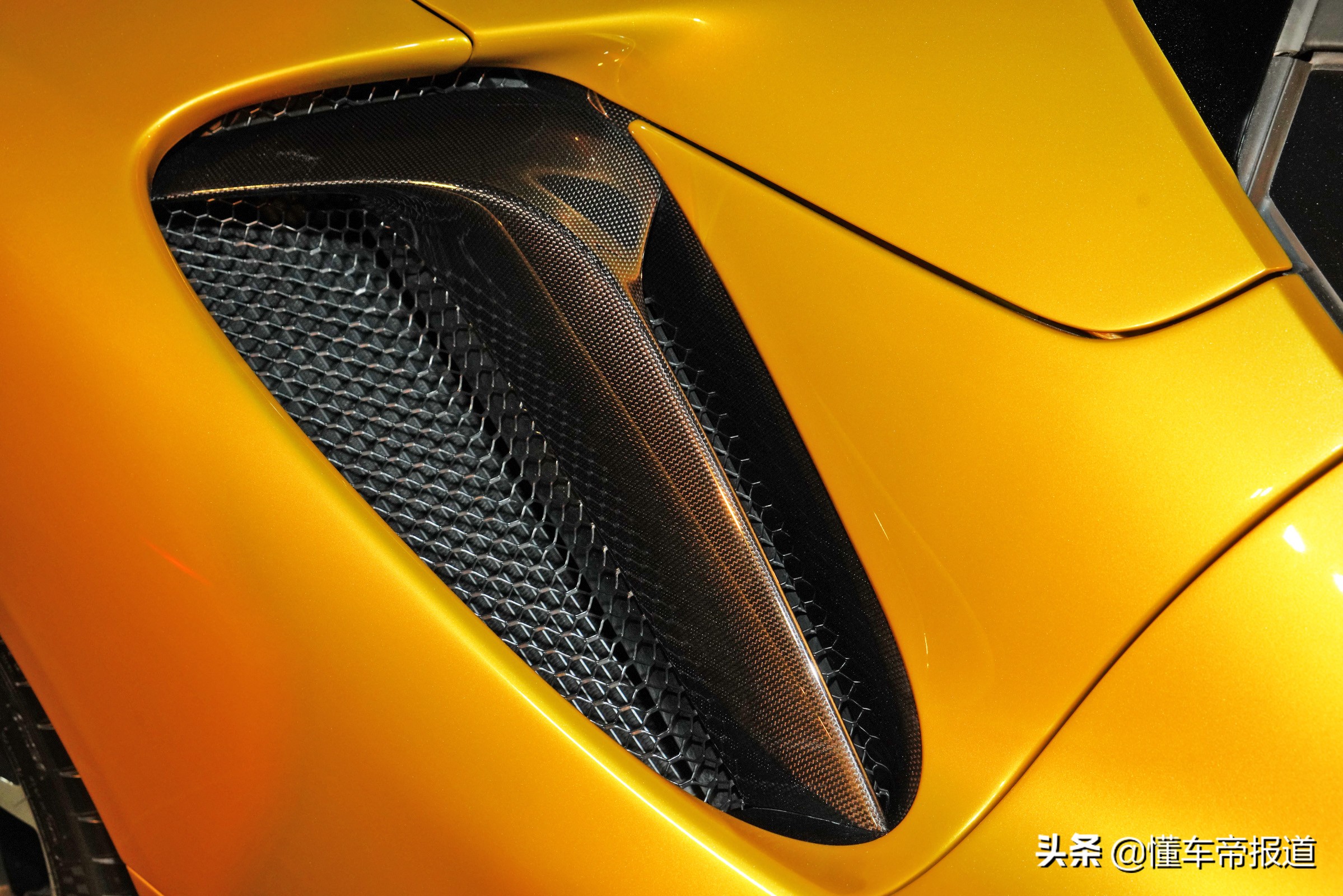 上市｜售499.8万元起，实拍法拉利SF90 Spider