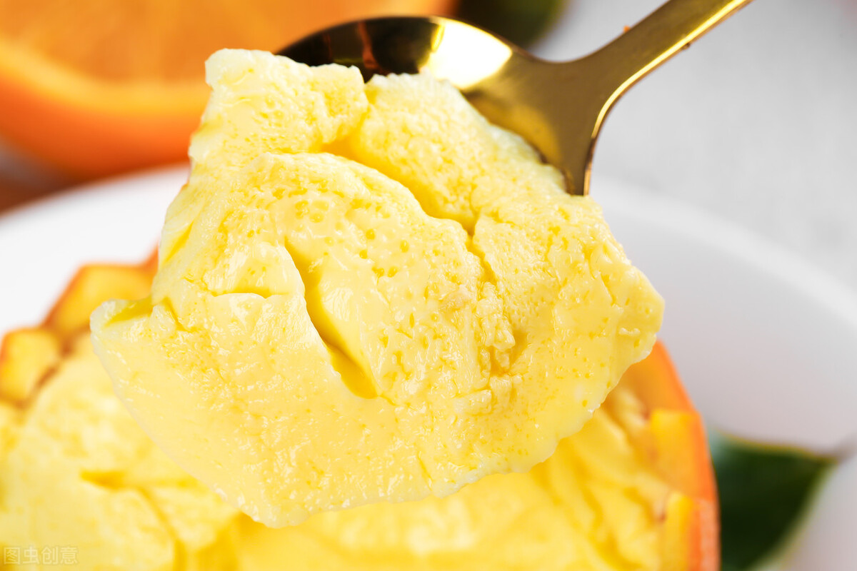 用这水果蒸鸡蛋羹，鲜香润滑，酸甜可口，孩子常吃养出好身体