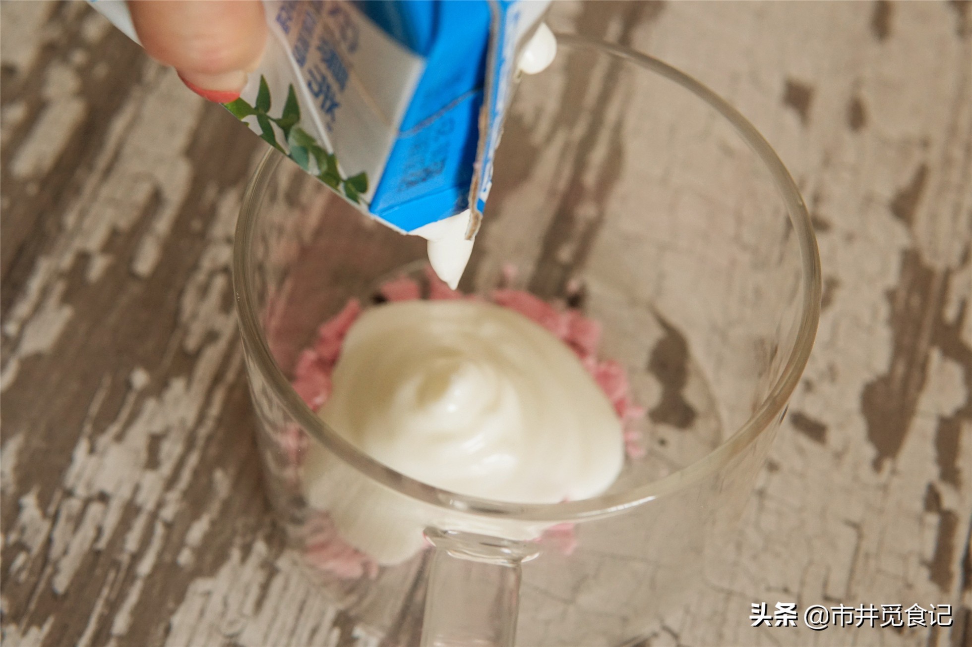 一盒酸奶，半包奥利奥，吃“土”也香甜，3分钟做出上瘾的甜点！
