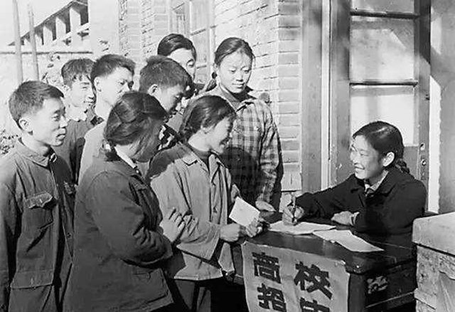 1977年北京文科女状元，当年语文考99，作文登人民日报，后来如何