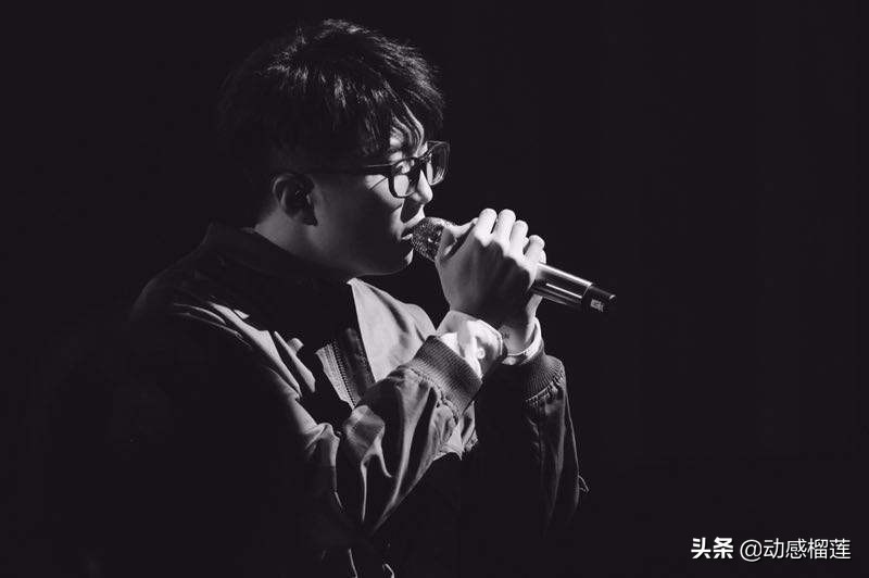 毛不易没颜值、零综艺感，腼腆害羞像姑娘，为什么还能大火？