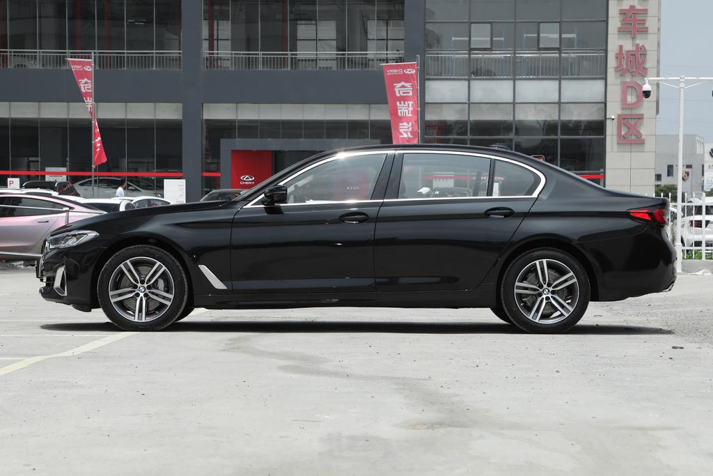 宝马530Li Xdrive 豪华套装——老牌绅士的优雅，舒适才是卖点