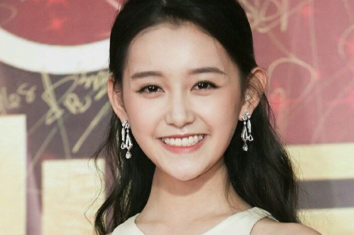人气近期暴涨的十大00后女明星，张子枫欧阳娜娜赵今麦位列三甲