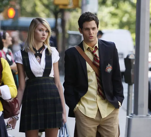 “为什么国产剧里的校服，永远比现实的好看”