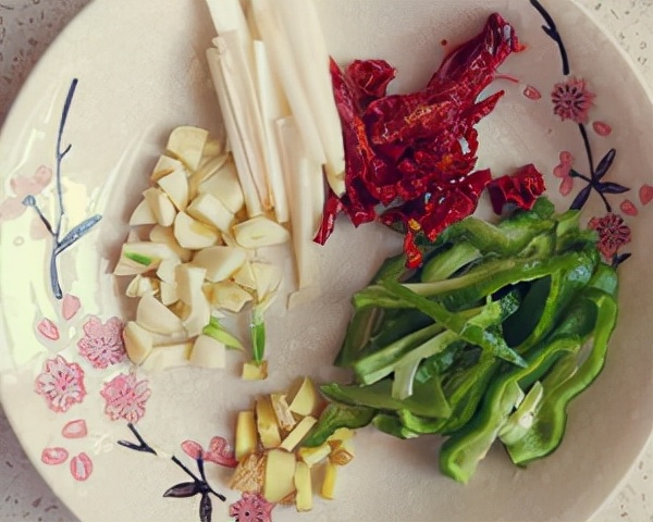 土豆丝怎么炒好吃又简单？家常土豆丝的做法，土豆丝清脆又爽口