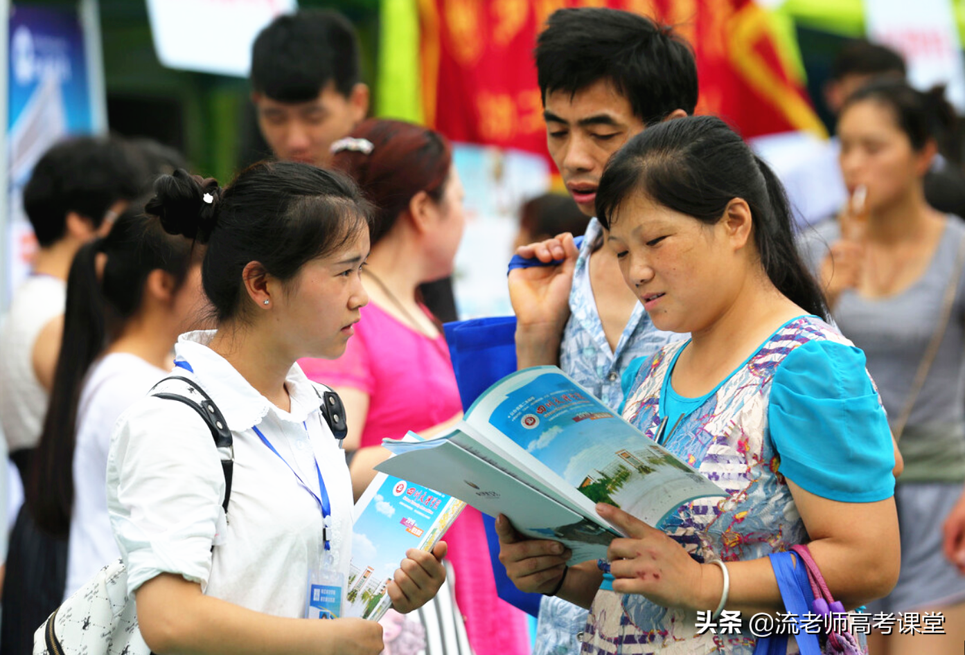 孩子高考成绩超一本线，报考二本院校，就亏了吗？听听老师怎么说