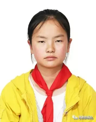 弥勒这几十名少年，真棒！有你母校的吗？