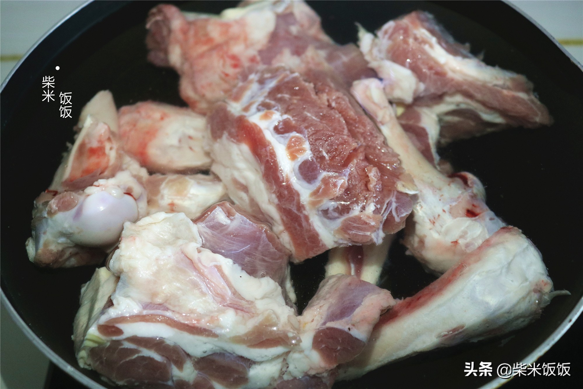 天冷了，炖一锅羊肉汤暖暖身，做法很简单，鲜香无腥味