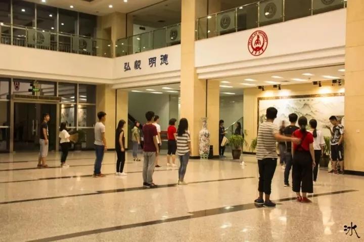 陕西最“豪华”大学之一！坐拥4大“网红”食堂，游泳馆、商业街一应俱全！