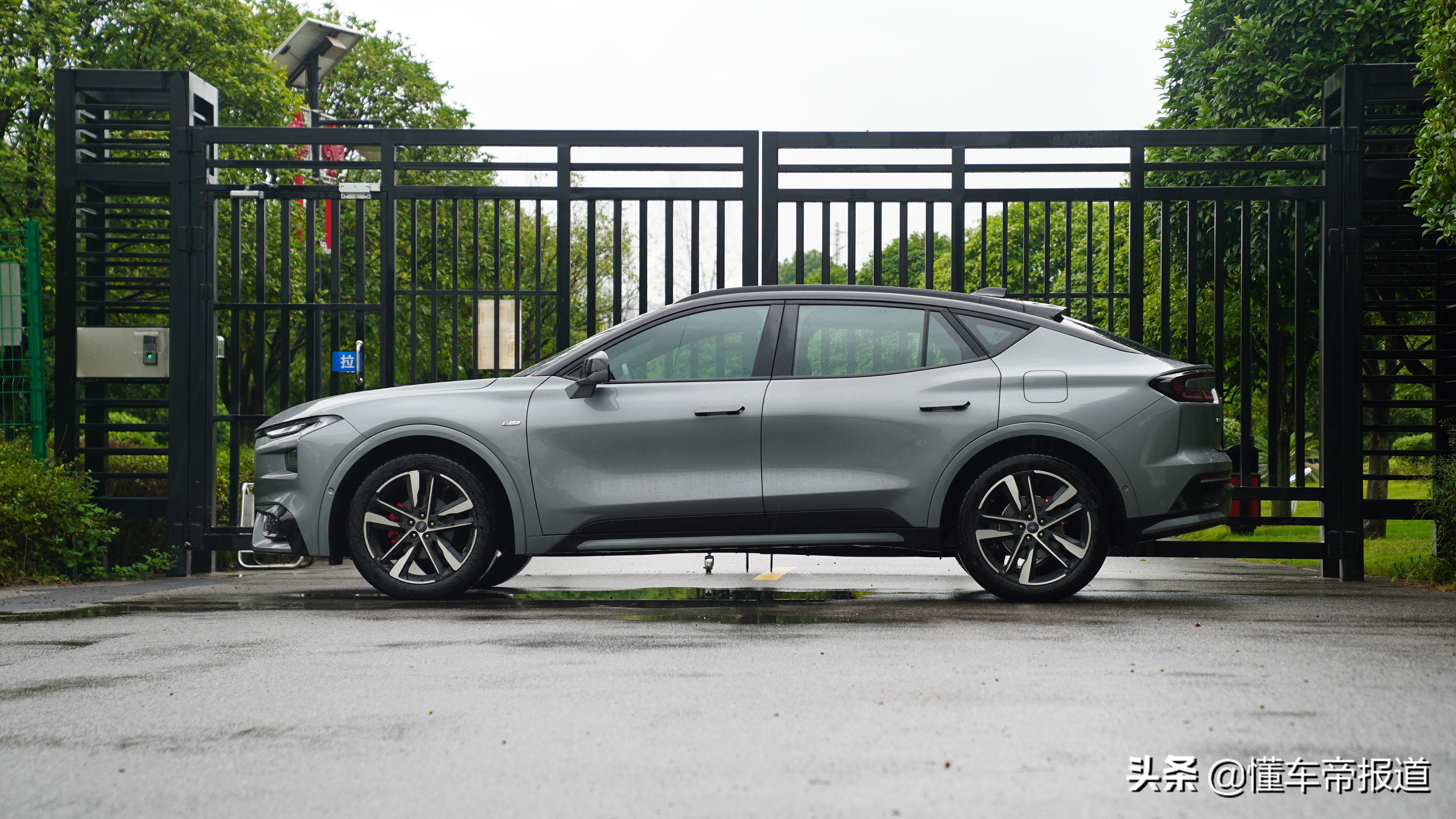 福特怎么样(新车|运动质感表里如一,试驾福特中型轿跑suv——evos)