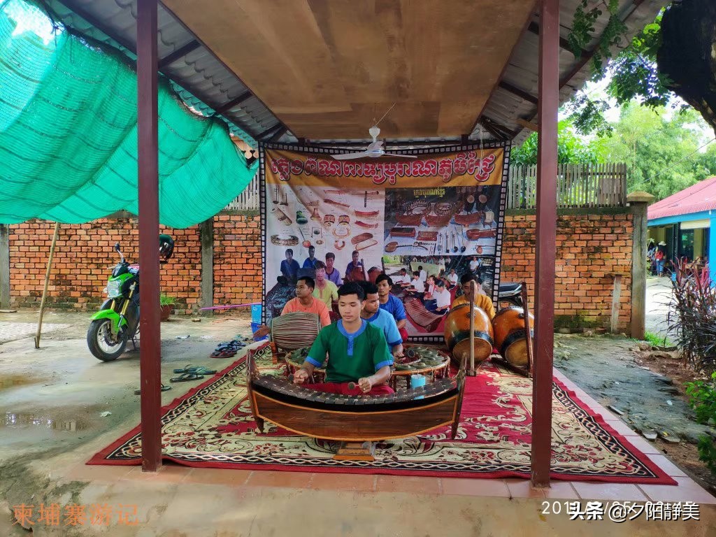 参观柬埔寨大榕树民俗文化村