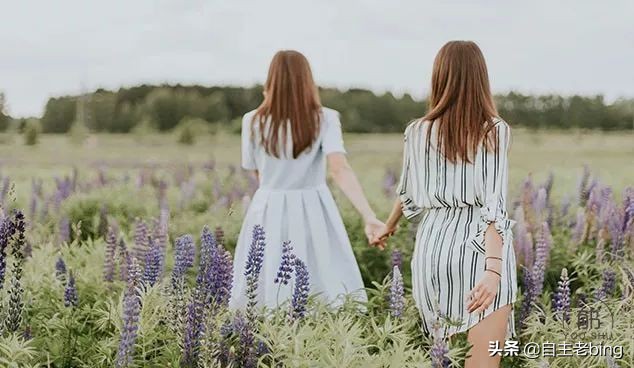 父母去世，姐姐都没回来看一眼：有些亲人，比想象中的更“狠毒”