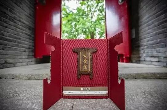 考霸可以有多牛？4次高考，2次清华1次北大，却打烂了一手好牌