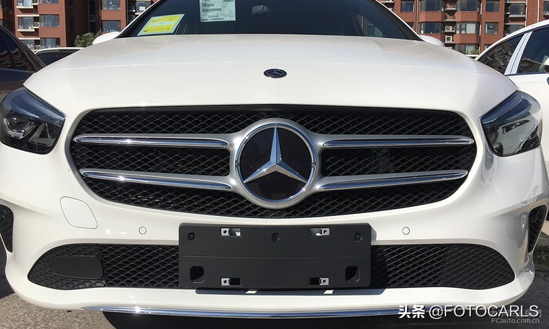 全新奔驰B200到店实拍，不看车标，1.3T售25.98万起值么？