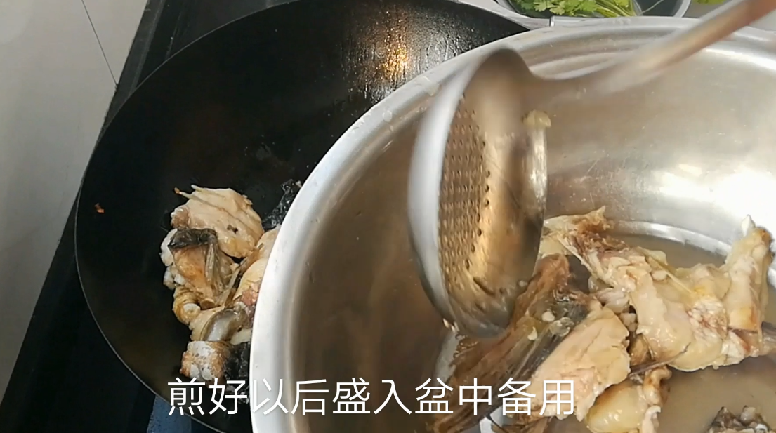 鱼杂怎么做好吃（大厨教你鱼杂在家这么做）